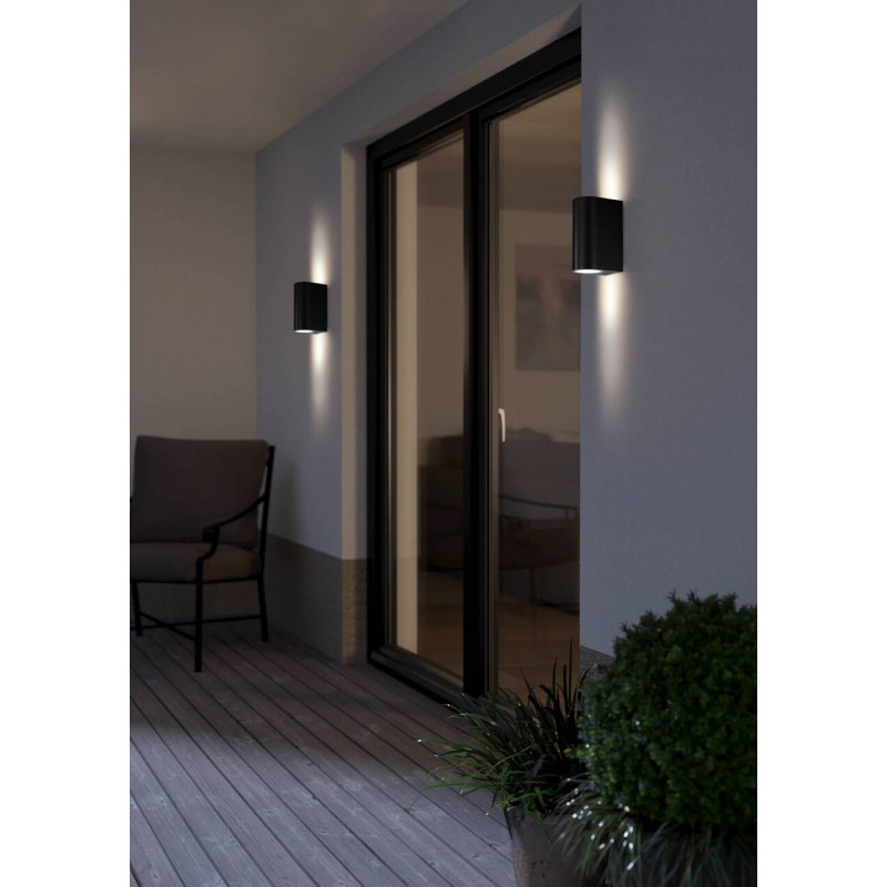 SCOGLIERA-E APLIQUE PLASTICO NEGRO L70 H92 GU10 4X5W IP44 en ambiente